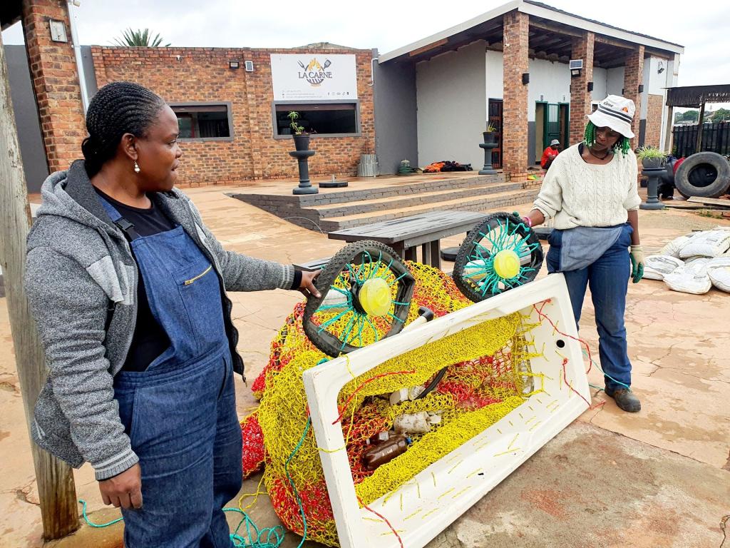 SUNCASA | Women from Alexandra Township showing an artistic litter trap made with a salvaged bathtub (Photo: Hannelie Coetzee)